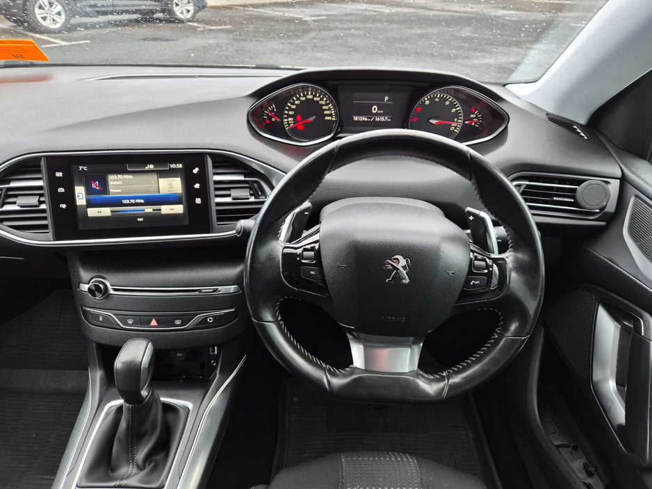2015 Peugeot 308 - image 9