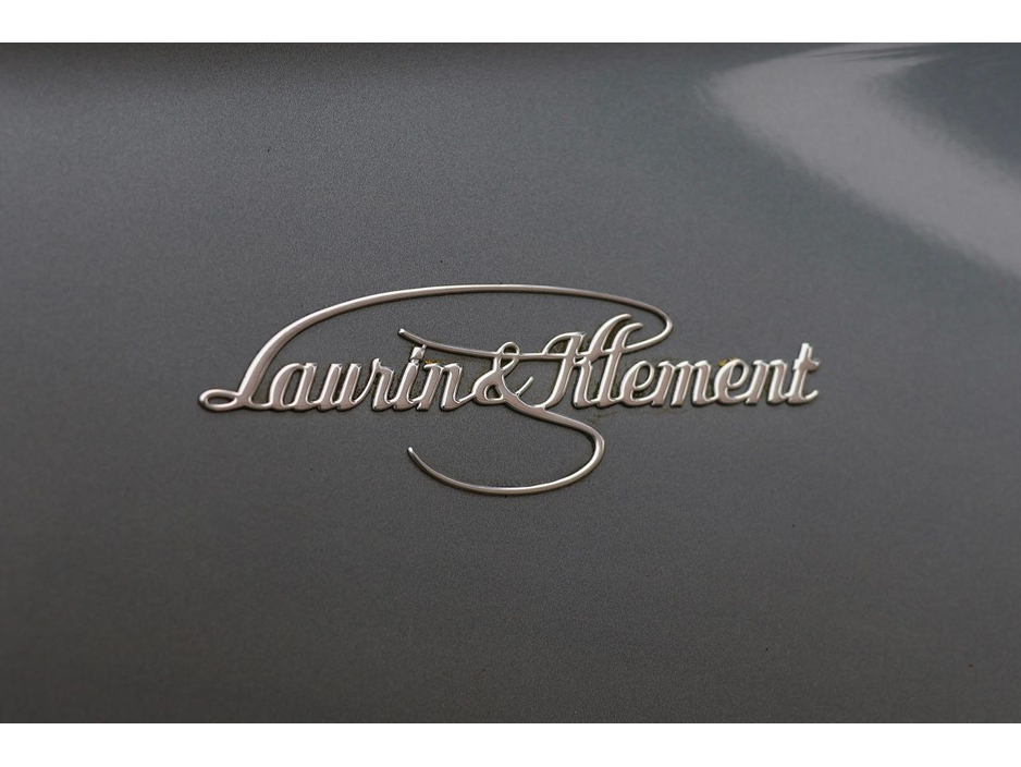 2016 Skoda Superb - image 3