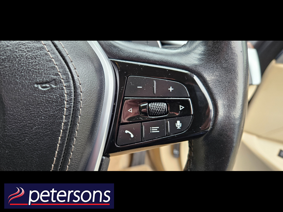 2020 BMW 5 Series - image 18