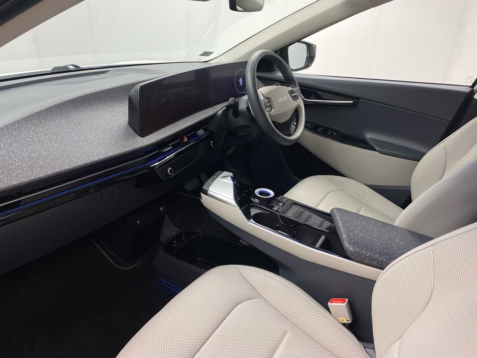 2022 Kia EV6 - image 2