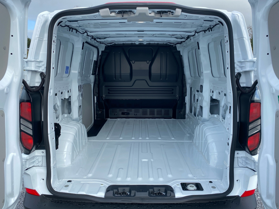 2026 Ford Transit Custom - image 16