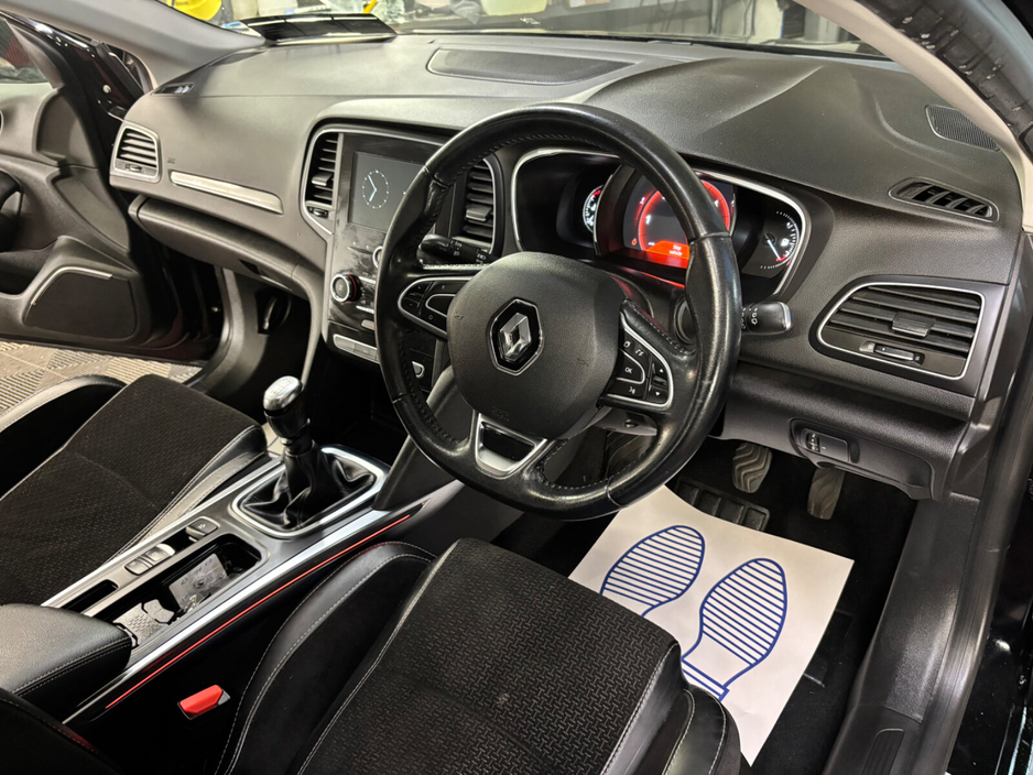 2017 Renault Megane - image 9