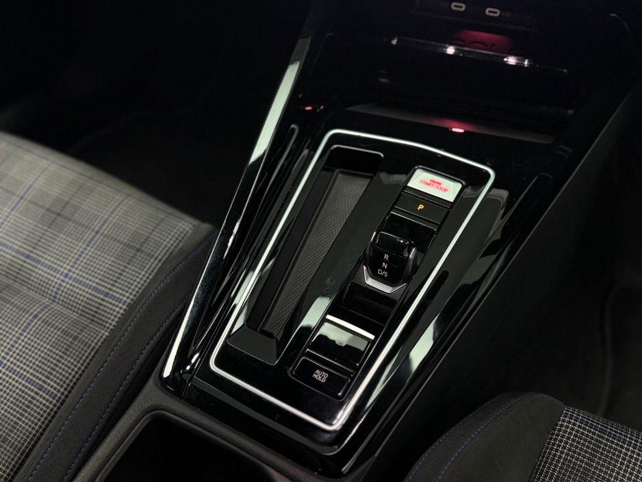 2024 Volkswagen Golf - image 23