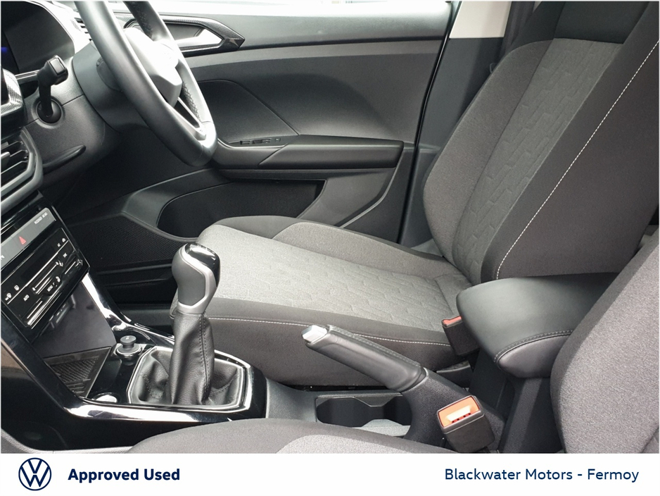 2025 Volkswagen T-Cross - image 4