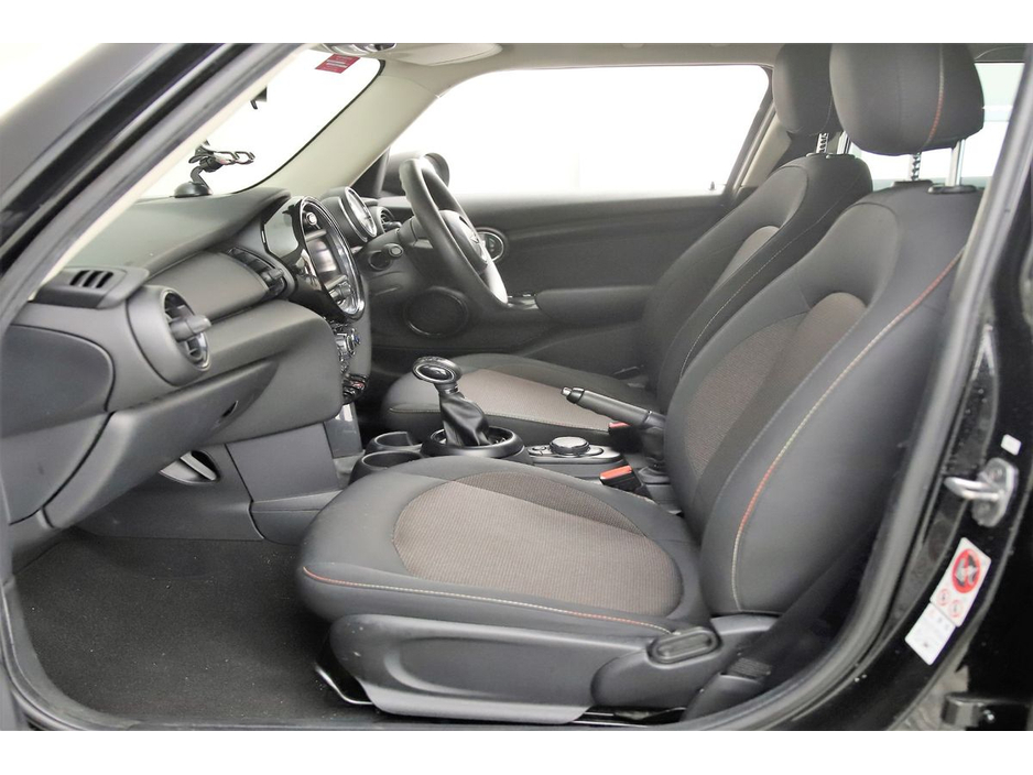 2016 MINI Hatch - image 15