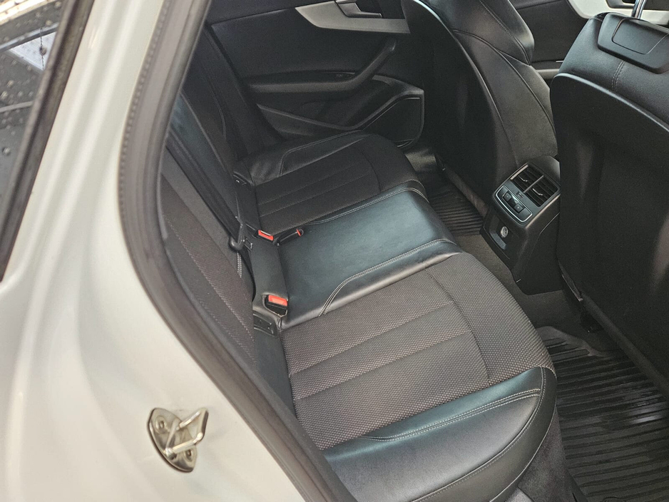 2017 Audi A4 - image 10