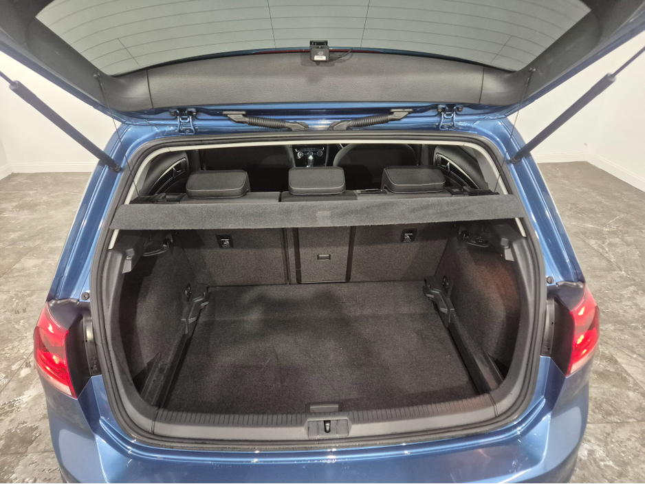 2016 Volkswagen Golf **HIGHLINE**ONLY 82000KMS**ALCANTARA SEATS**17" ALLOYS DIAMOND CUT**LANES ASSIST**KEYLESS ENTRY AND START**ADAPTIVE CRUISE CONTROL**DUAL ZONE CLIMATE CONTROL**REVERSE CAMERA**BLUETOOTH STREAMING €15,499