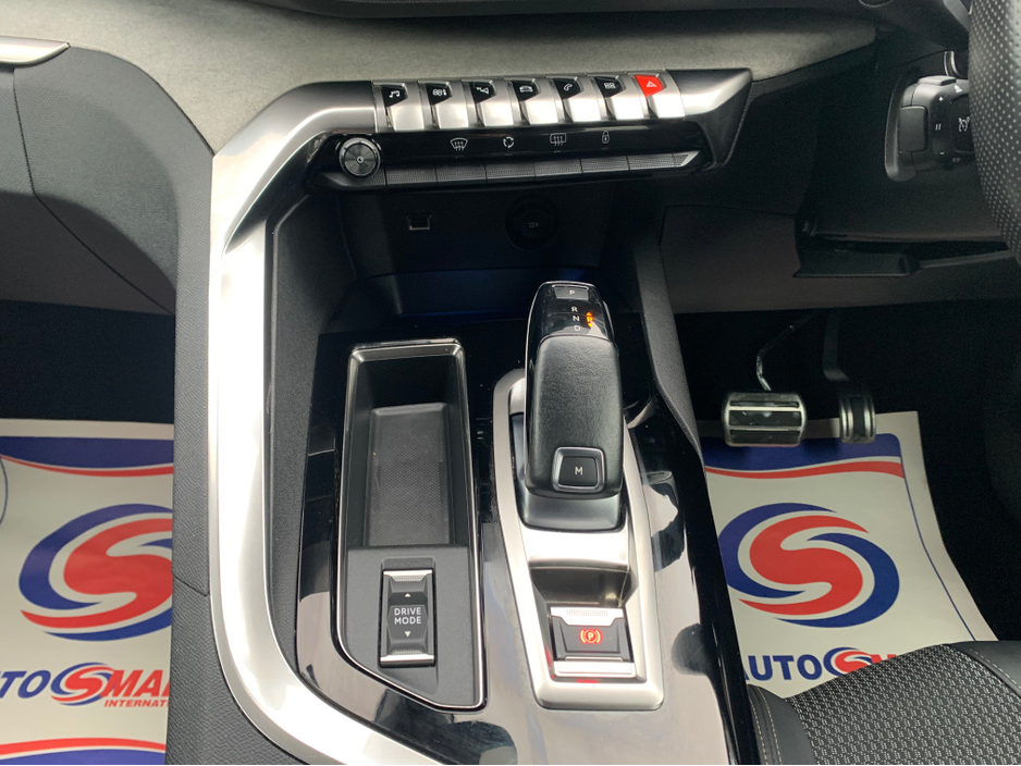 2023 Peugeot 3008 - image 13