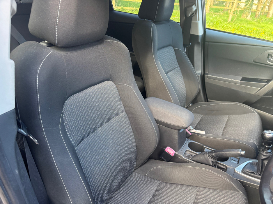 2014 Toyota Auris - image 15