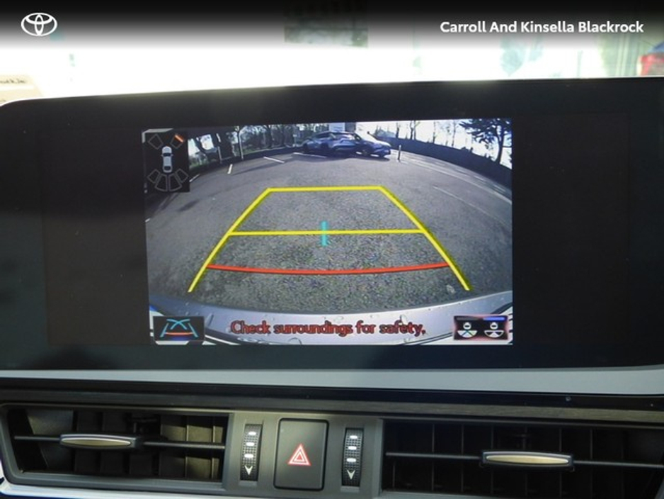 2021 Lexus ES 300 H - image 11