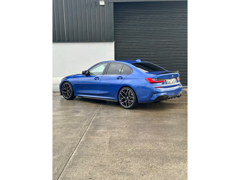 2020 BMW 3 Series - image 9