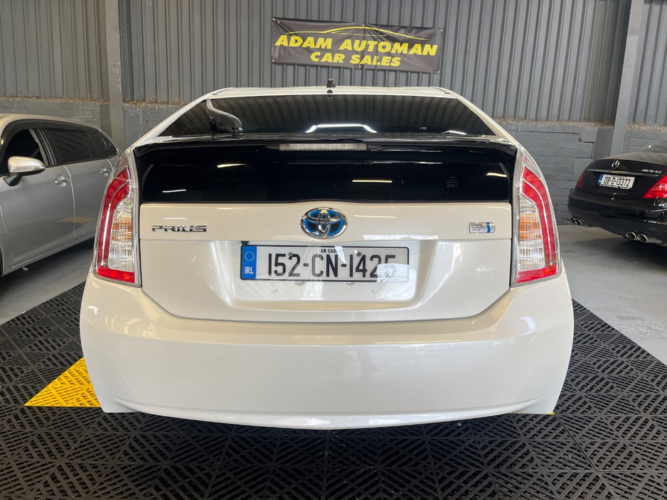 2015 Toyota Prius - image 4