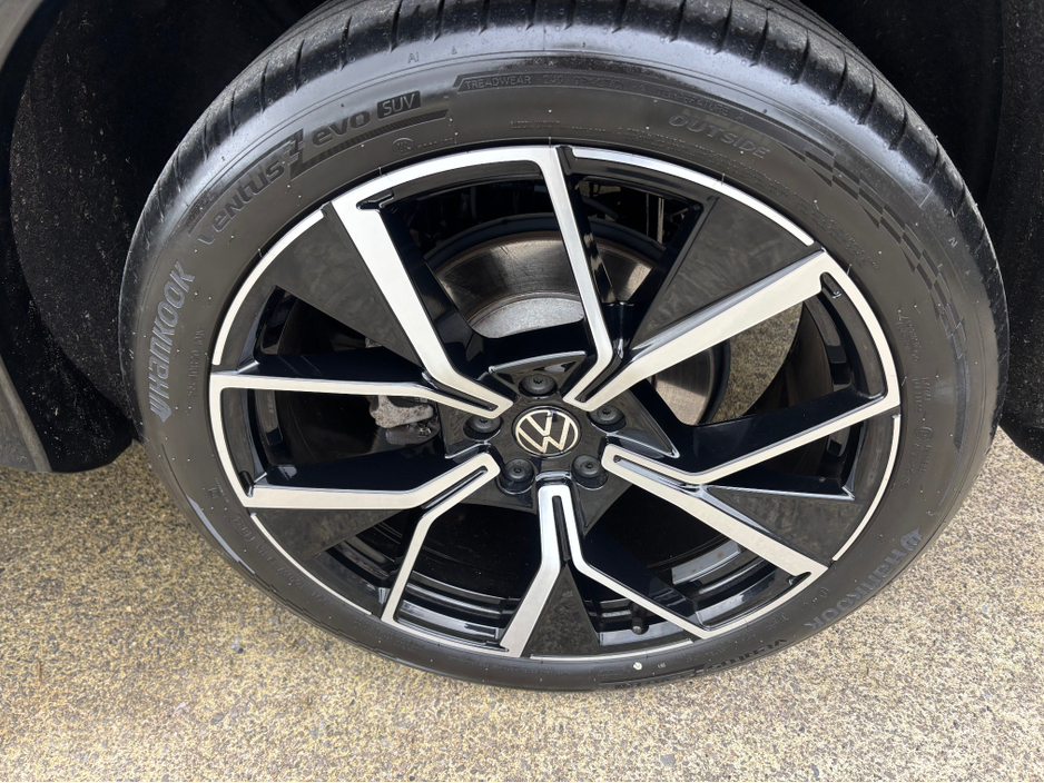 2025 Volkswagen Tiguan R-LINE ETSI S-A TSI DSG €49,900