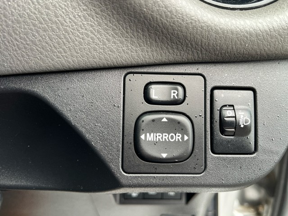 2019 Toyota Yaris - image 15