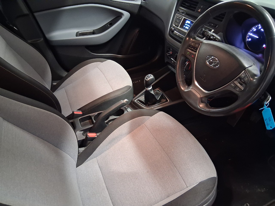 2015 Hyundai i20 - image 6