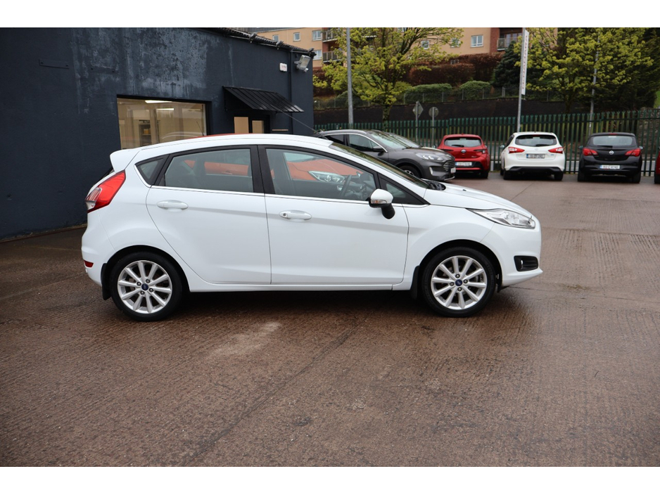 2017 Ford Fiesta - image 10