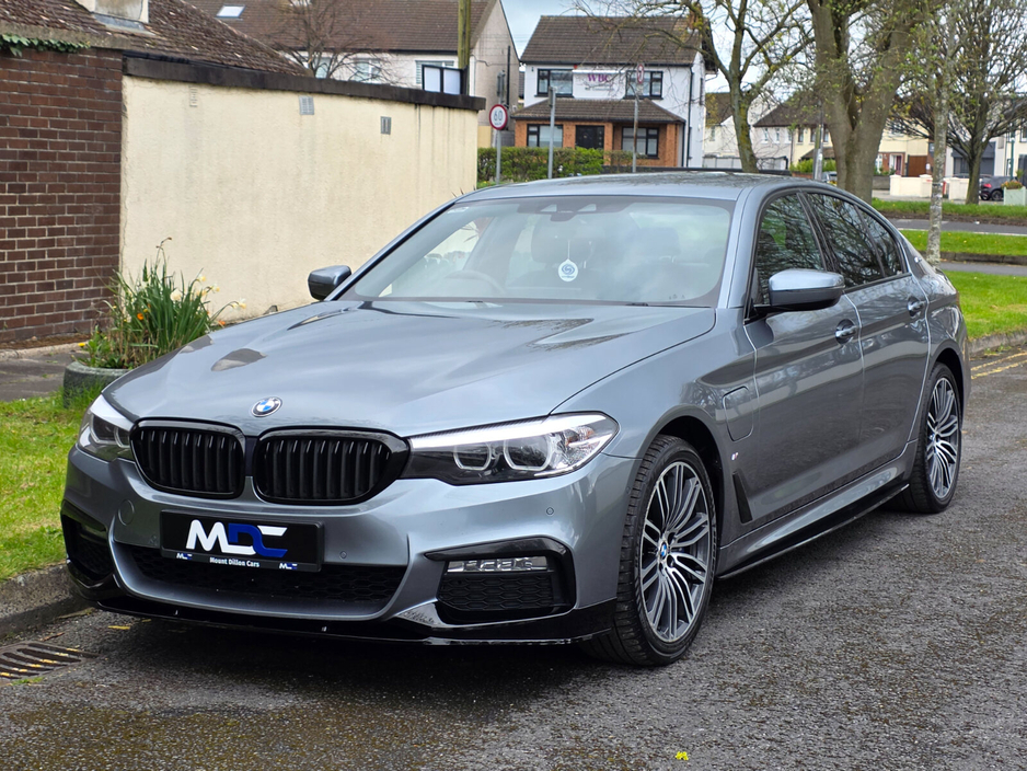 2017 BMW 5 Series - image 9