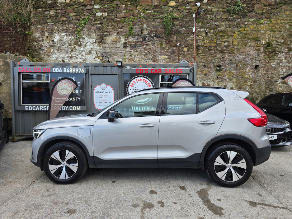 2023 Volvo XC40 - image 10