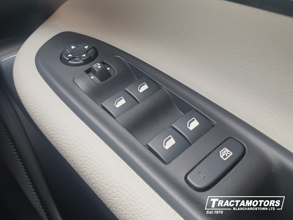 2025 Fiat 600 - image 26