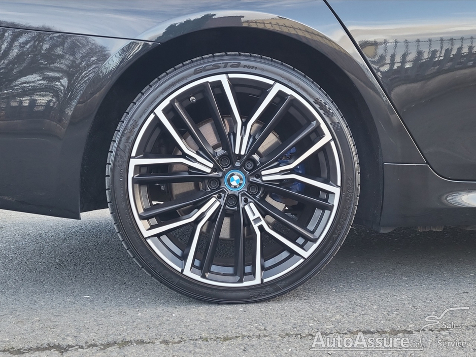 2023 BMW 5 Series - image 30