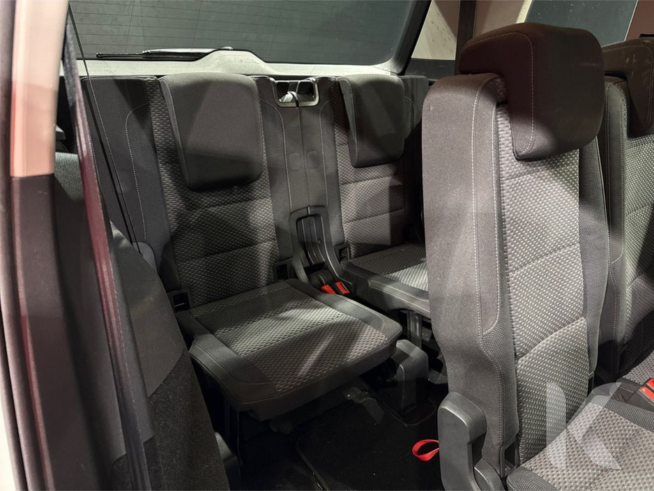 2017 Volkswagen Touran COMFORT LINE - FACTORY ALLOYS - 7 SEATS - REVERSE CAMERA €18,950