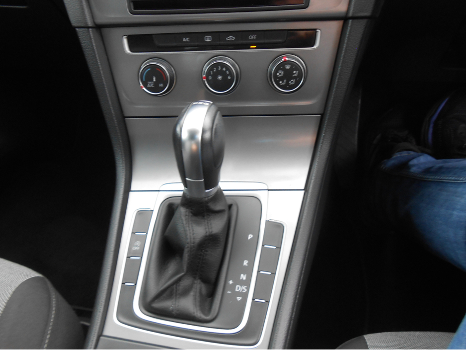 2016 Volkswagen Golf - image 13