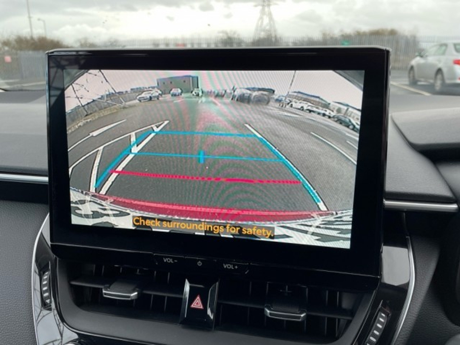 2023 Toyota Corolla - image 13