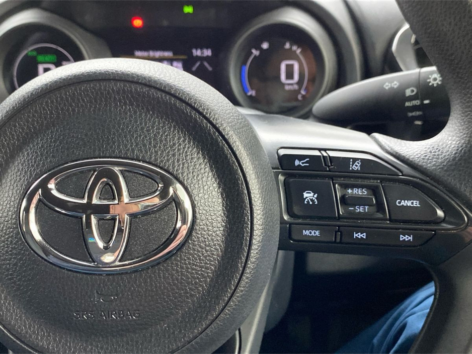 2021 Toyota Yaris - image 19