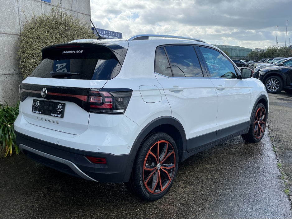 2020 Volkswagen T-Cross - image 4
