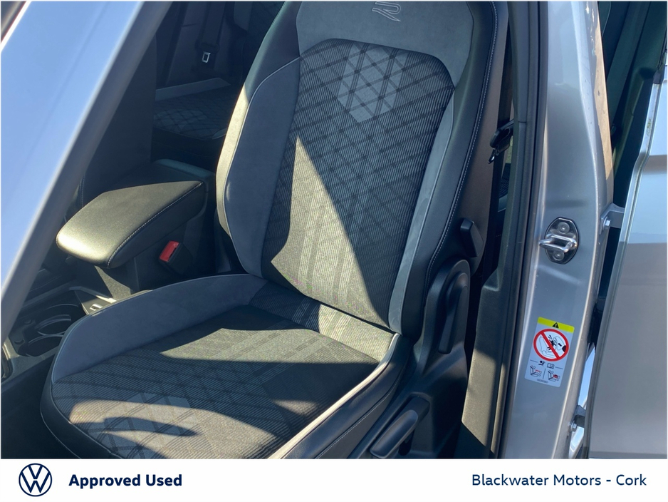 2022 Volkswagen Tiguan - image 24