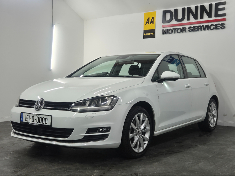 2015 Volkswagen Golf **HIGHLINE**ONLY 64000KMS**ALCANTARA SEATS*17" ALLOYS**LANE ASSIST**KEYLESS ENTRY AND START**ADAPTIVE CRUISE CONTROL**DUAL ZONE CLIMATE CONTROL**REVERSE CAMERA**BLUETOOTH STREAMING**FOLDING MIRRO €15,449