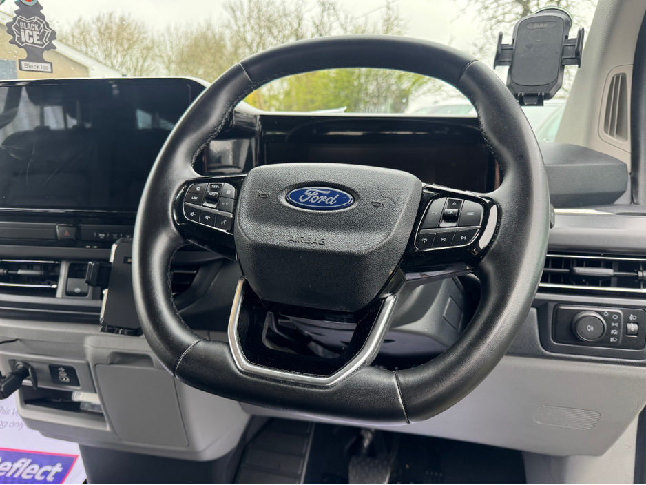 2025 Ford Tourneo Custom - image 7