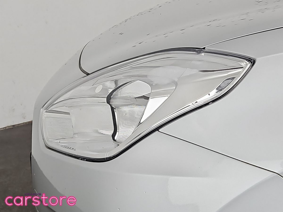 2023 Suzuki Swift - image 16