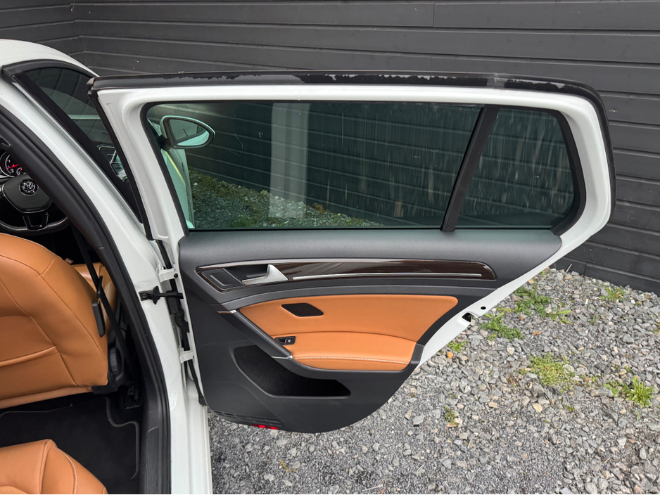 2015 Volkswagen Golf - image 15