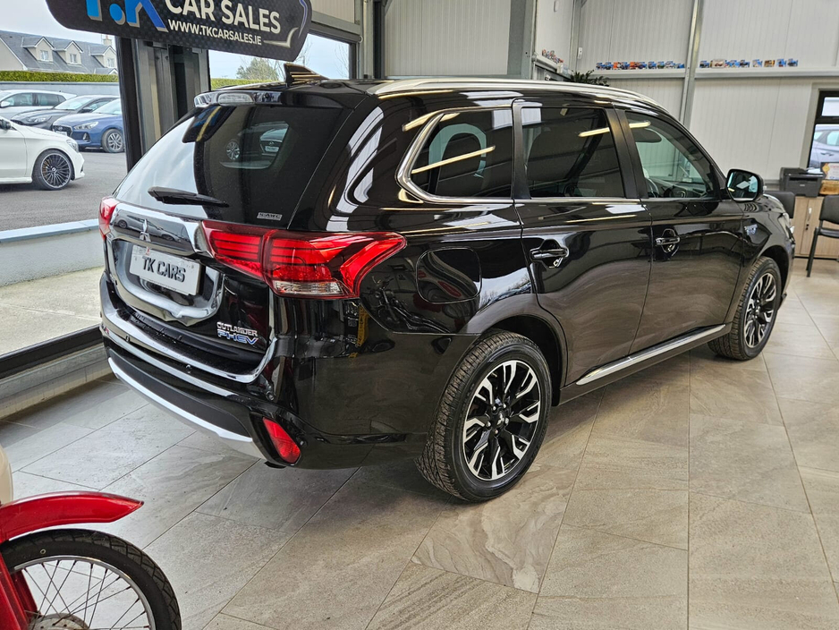 2018 Mitsubishi Outlander - image 4