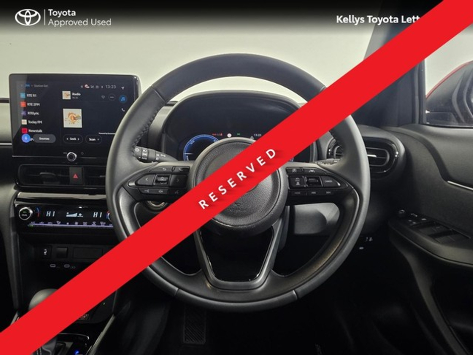 2025 Toyota Yaris Cross - image 9