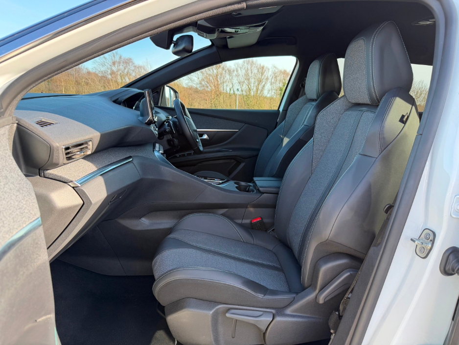 2023 Peugeot 5008 - image 7