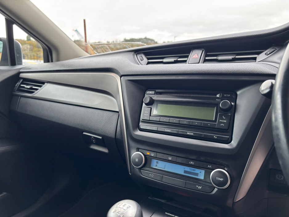 2016 Toyota Avensis - image 10