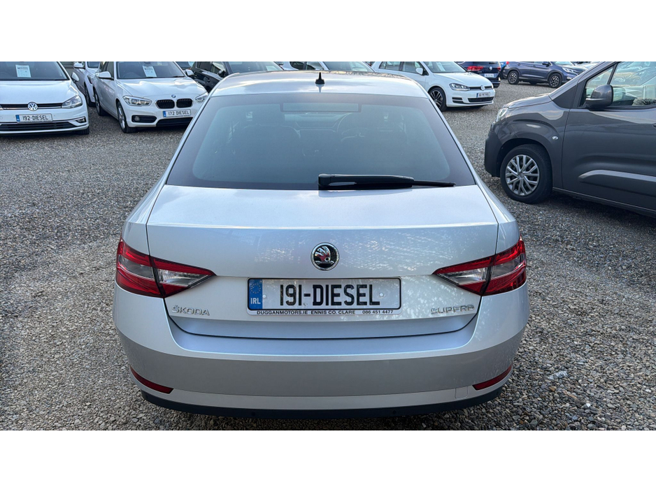 2019 Skoda Superb - image 6