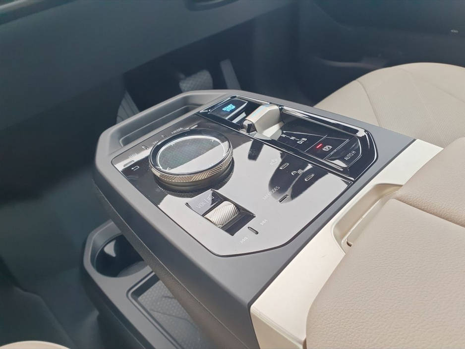 2023 BMW iX xDrive50 M Sport €69,995