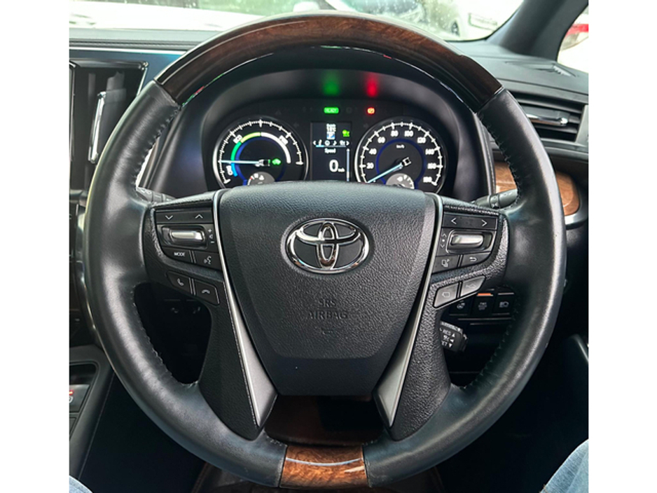 2015 Toyota Alphard - image 33