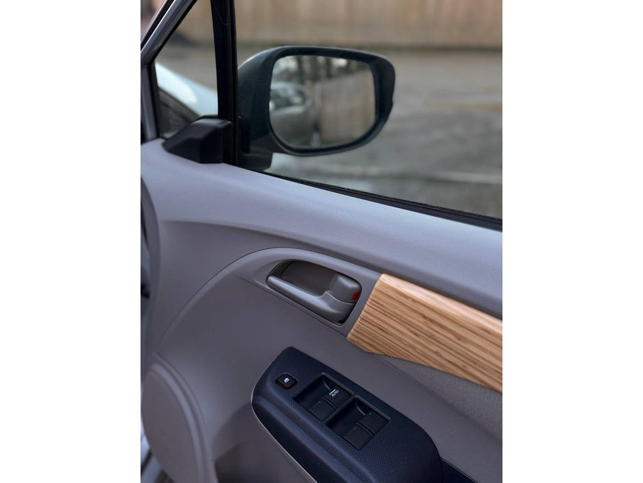 2009 Honda Insight - image 28