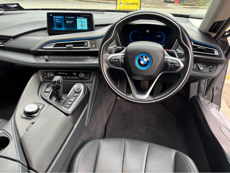 2020 BMW i8 - image 13