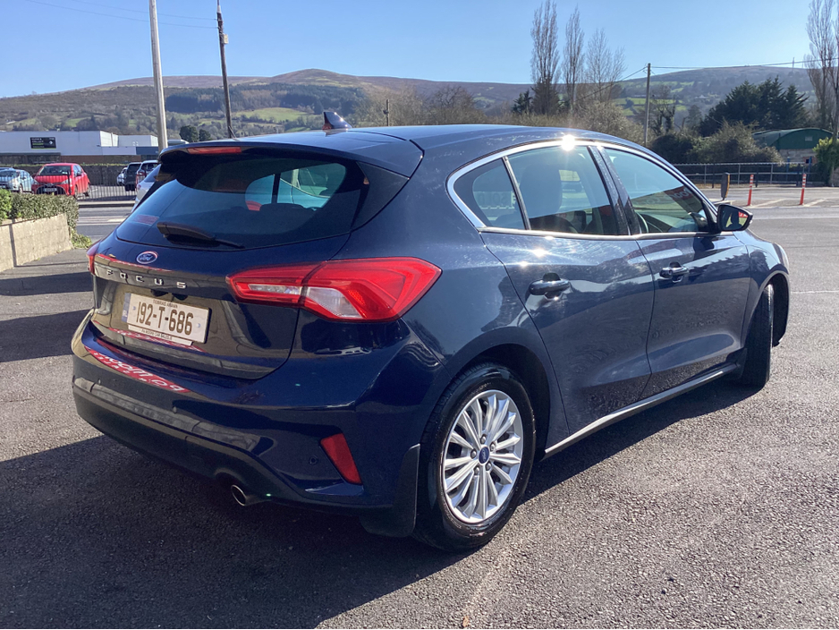 2019 Ford Focus - image 4
