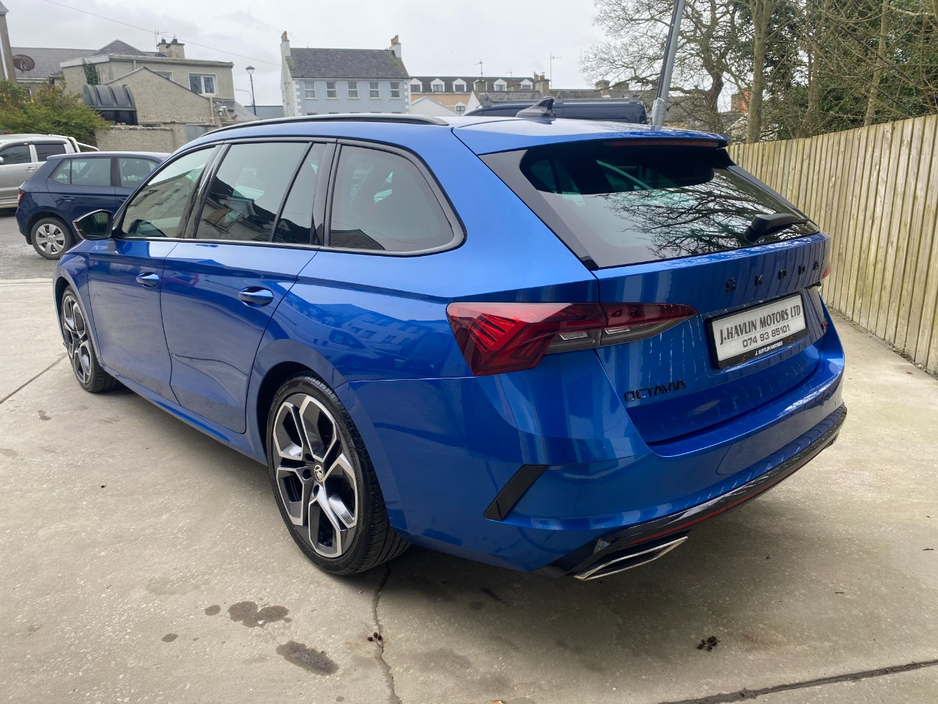 2022 Skoda Octavia - image 24