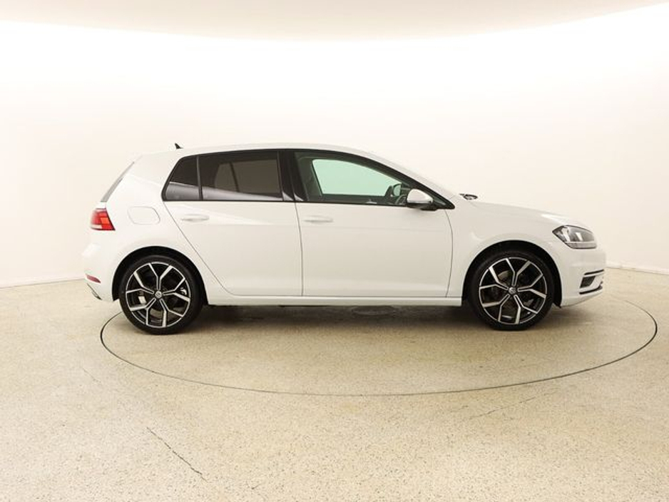2017 Volkswagen Golf - image 8