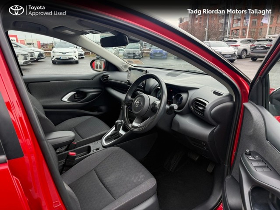 2022 Toyota Yaris - image 11