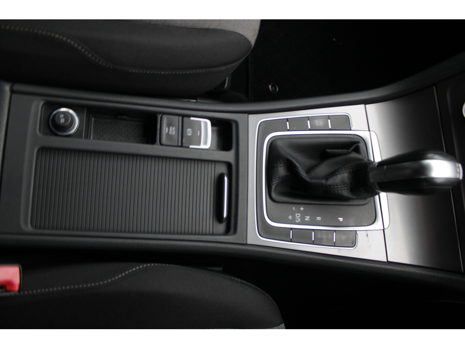 2016 Volkswagen Golf - image 14