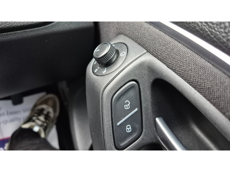 2016 Volkswagen Polo - image 27