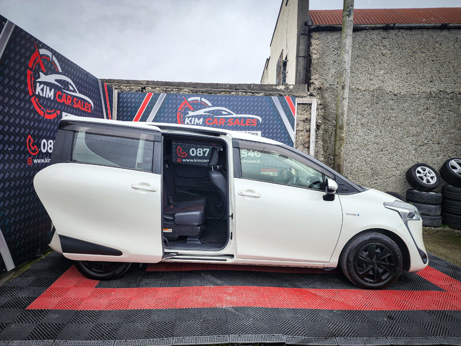 2019 Toyota Sienta - image 11